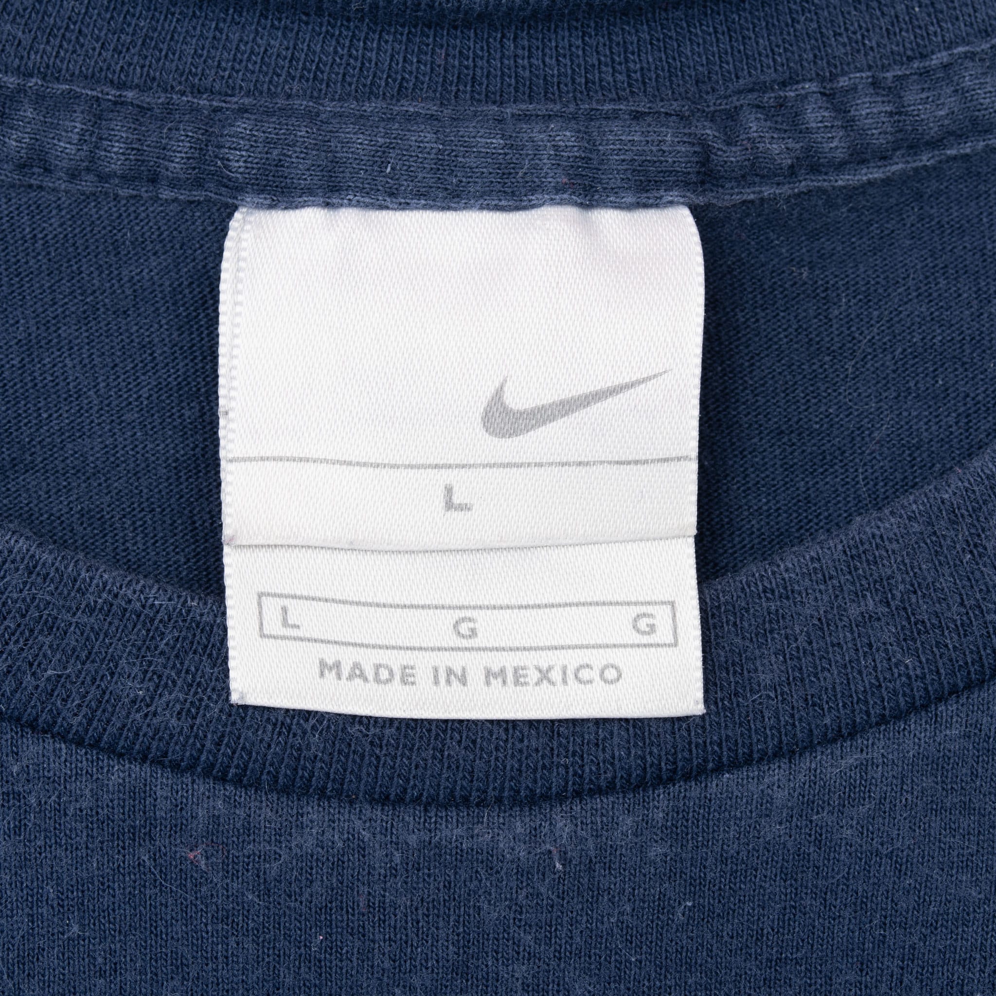 VINTAGE NIKE CLASSIC SWOOSH NAVY BLUE TEE SHIRT 2000S LARGE