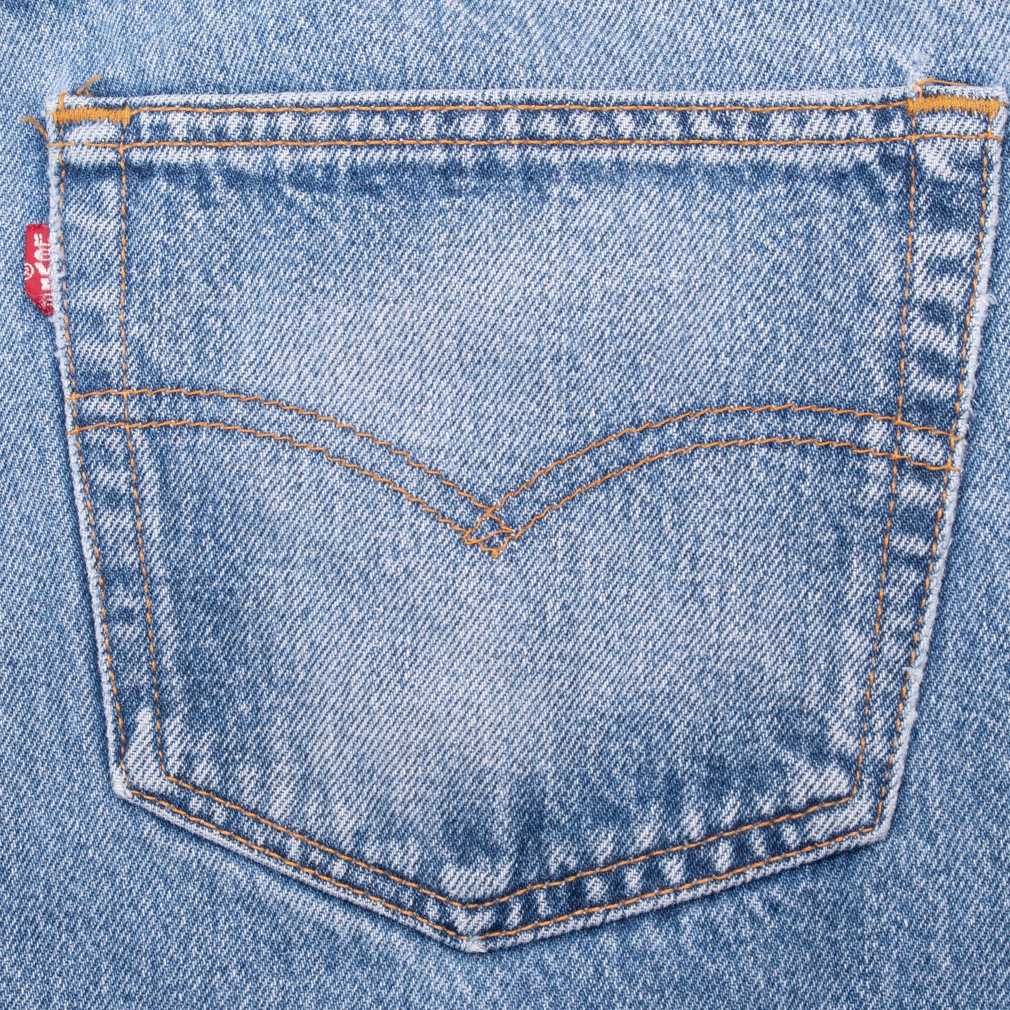 Vintage Levis 501 Indigo Jeans 1990S Size 36X28 Made In Usa With a beautiful Medium Light Wash and some beautiful whiskers

Size on Tag 38X32 Actual size 36X28

Back Button #555