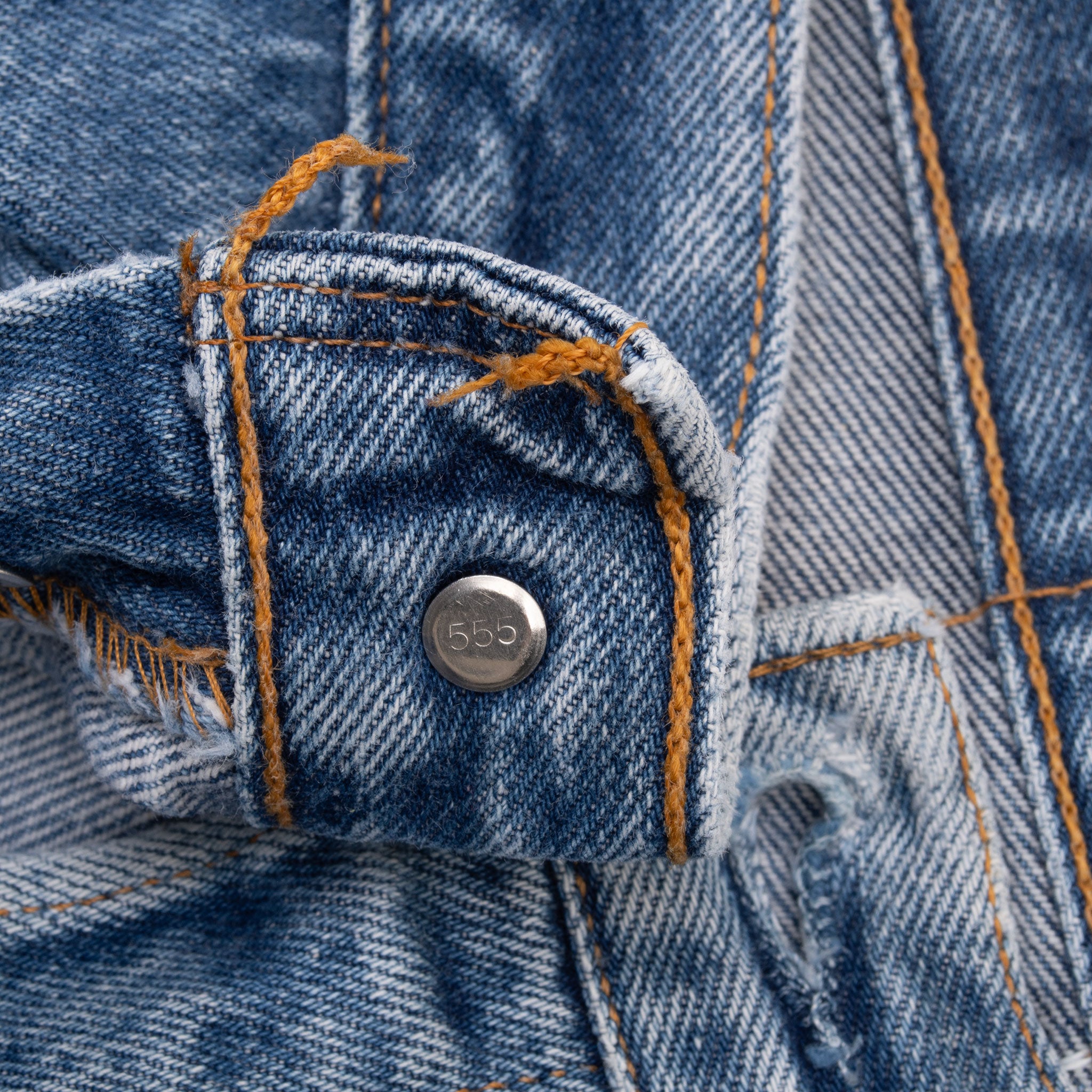 Vintage Levis 501 Indigo Blue Jeans 1990S Size 41X29 Made In USA With A Beautiful Medium Light Wash And Some Light Whiskers

Size on Tag 44X32 Actual size 41X29

Back Button #555