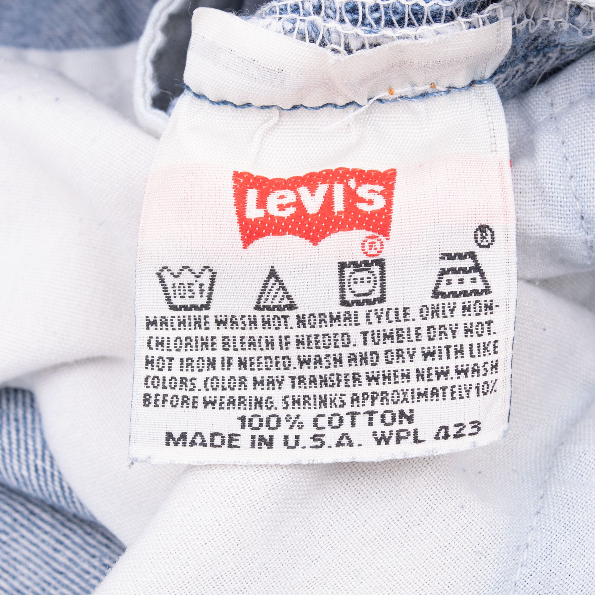 Vintage Levis 501 Indigo Blue Jeans 1990S Size 41X29 Made In USA With A Beautiful Medium Light Wash And Some Light Whiskers

Size on Tag 44X32 Actual size 41X29

Back Button #555
