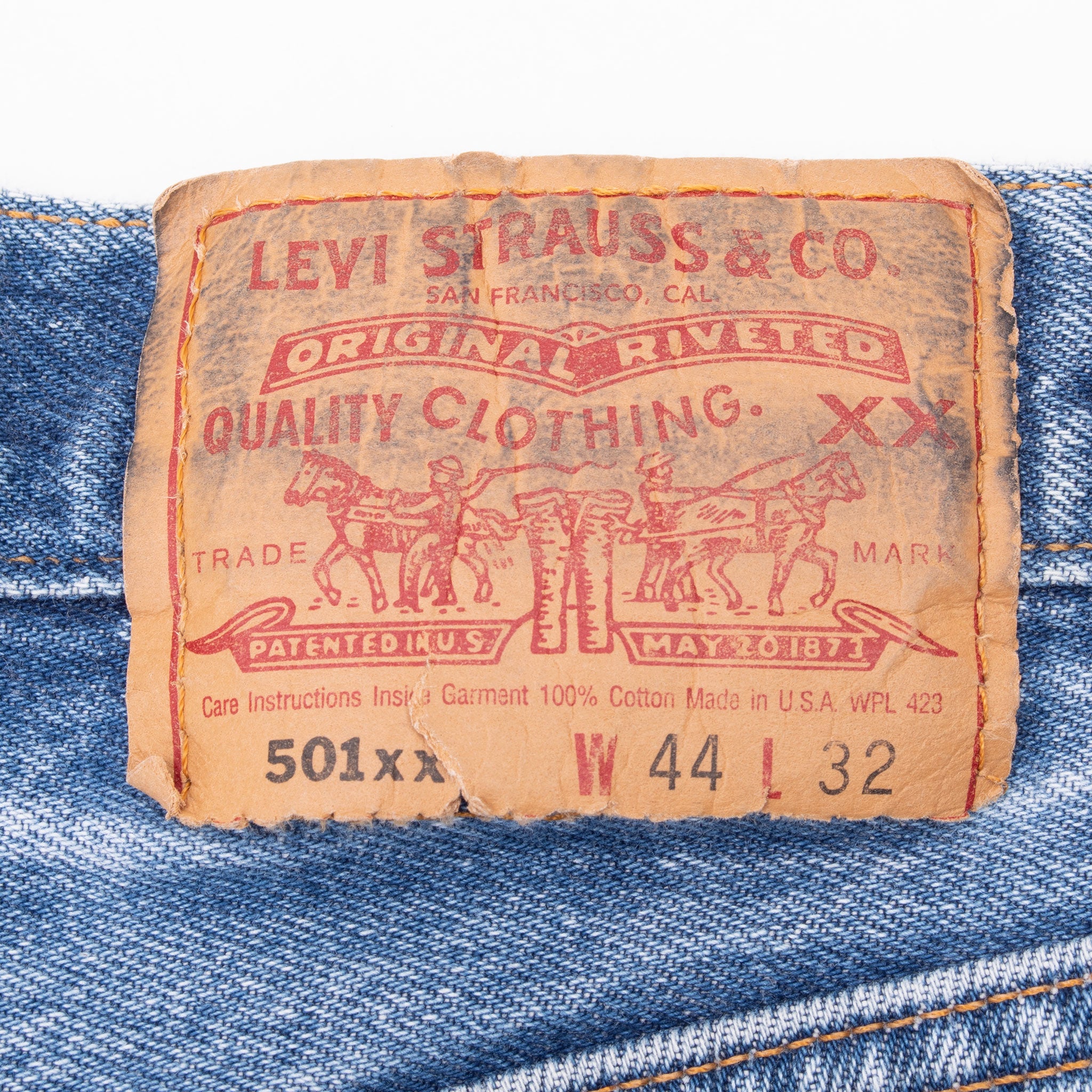 Vintage Levis 501 Indigo Blue Jeans 1990S Size 41X29 Made In USA With A Beautiful Medium Light Wash And Some Light Whiskers

Size on Tag 44X32 Actual size 41X29

Back Button #555