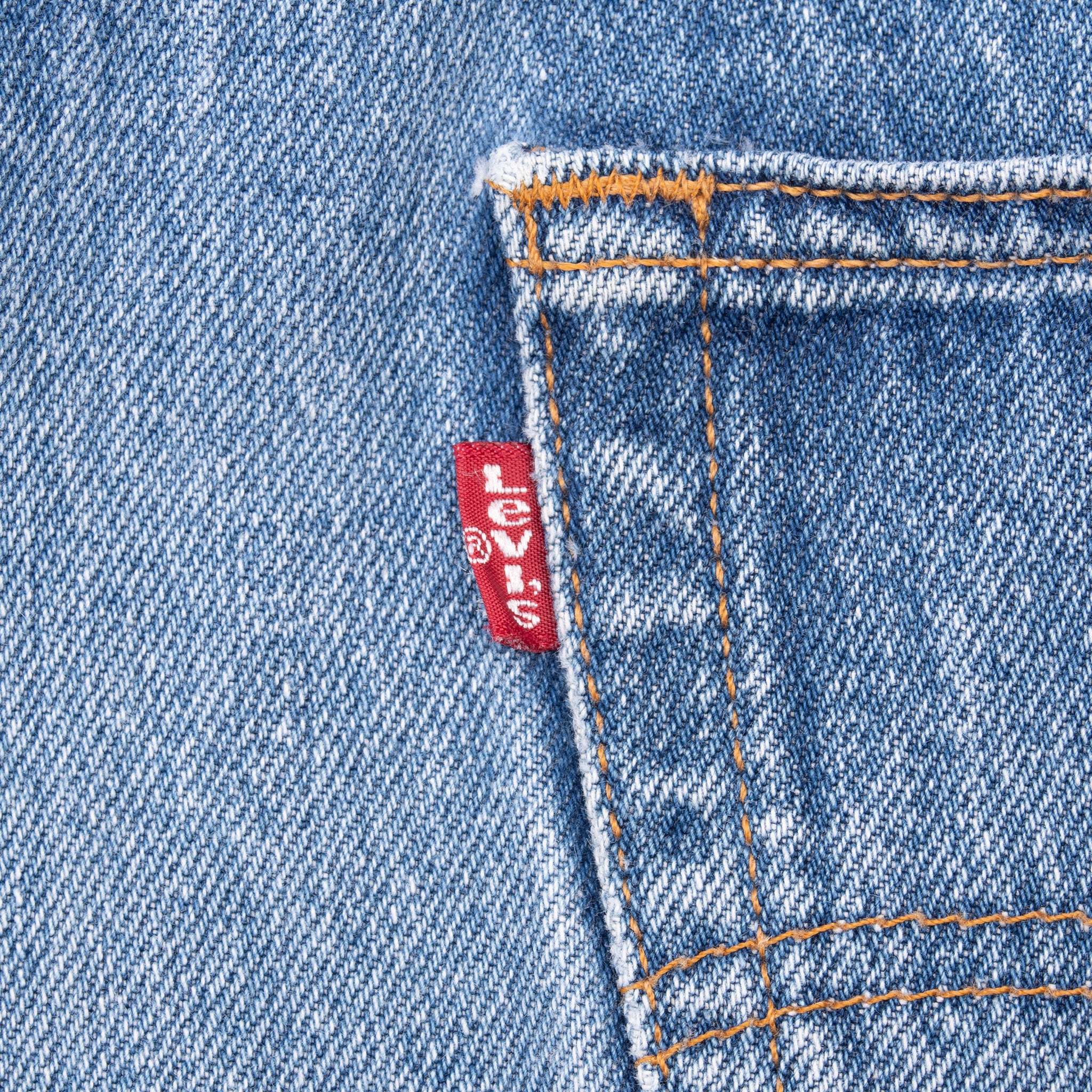 Vintage Levis 501 Indigo Blue Jeans 1990S Size 41X29 Made In USA With A Beautiful Medium Light Wash And Some Light Whiskers

Size on Tag 44X32 Actual size 41X29

Back Button #555