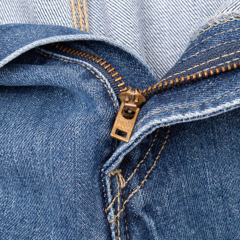 Beautiful Vintage Levis 505 Carpenter Relaxed Fit Indigo Jeans 2000S Size 42X30 With Medium Wash

Size on Tag 44X30 actual size 42X30

Back Button #322M