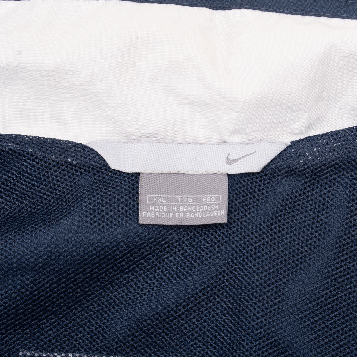 Nike 2XL neck label and navy mesh lining inside windbreaker jacket