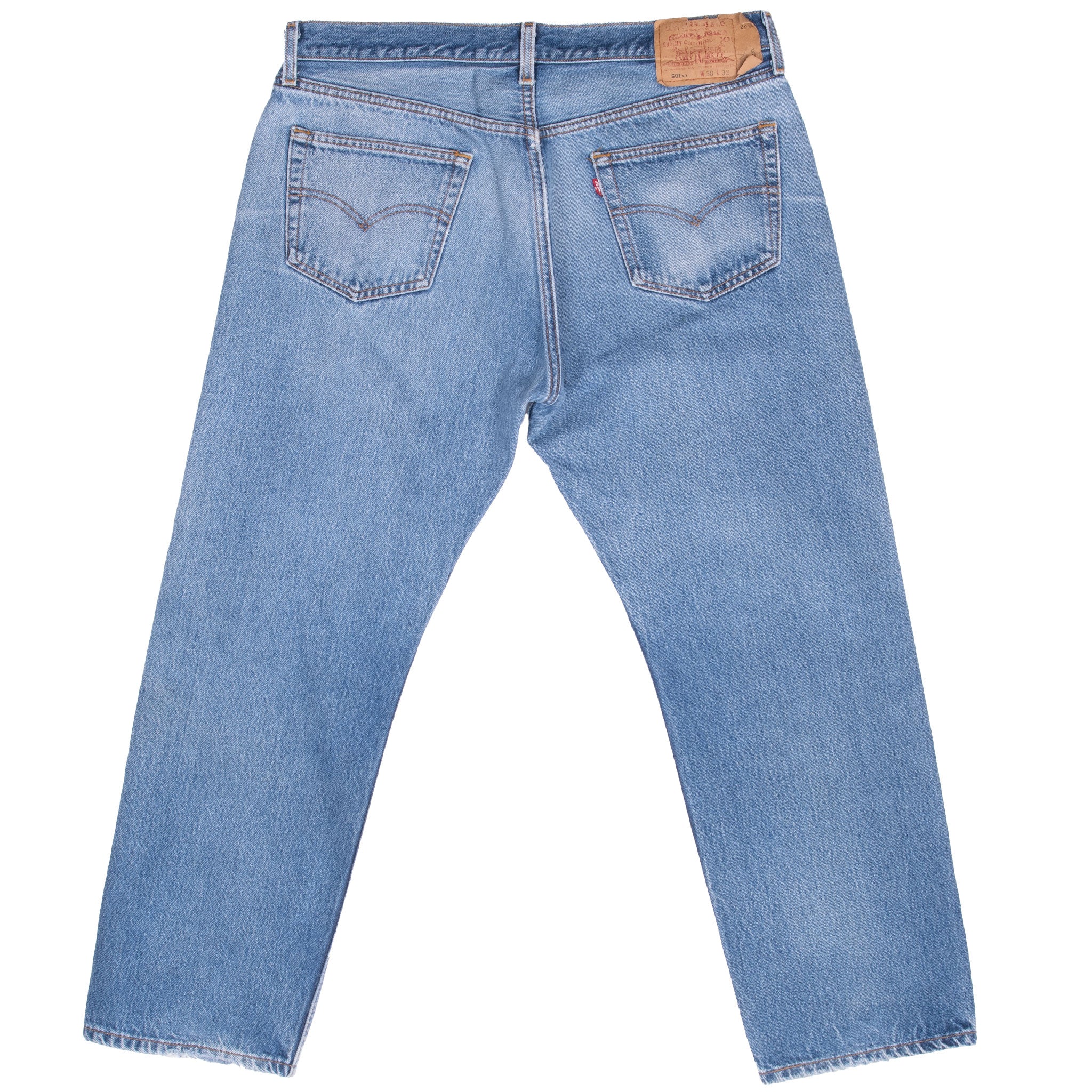 Vintage Levis 501 Indigo Jeans 1990S Size 36X28 Made In Usa With a beautiful Medium Light Wash and some beautiful whiskers

Size on Tag 38X32 Actual size 36X28

Back Button #555