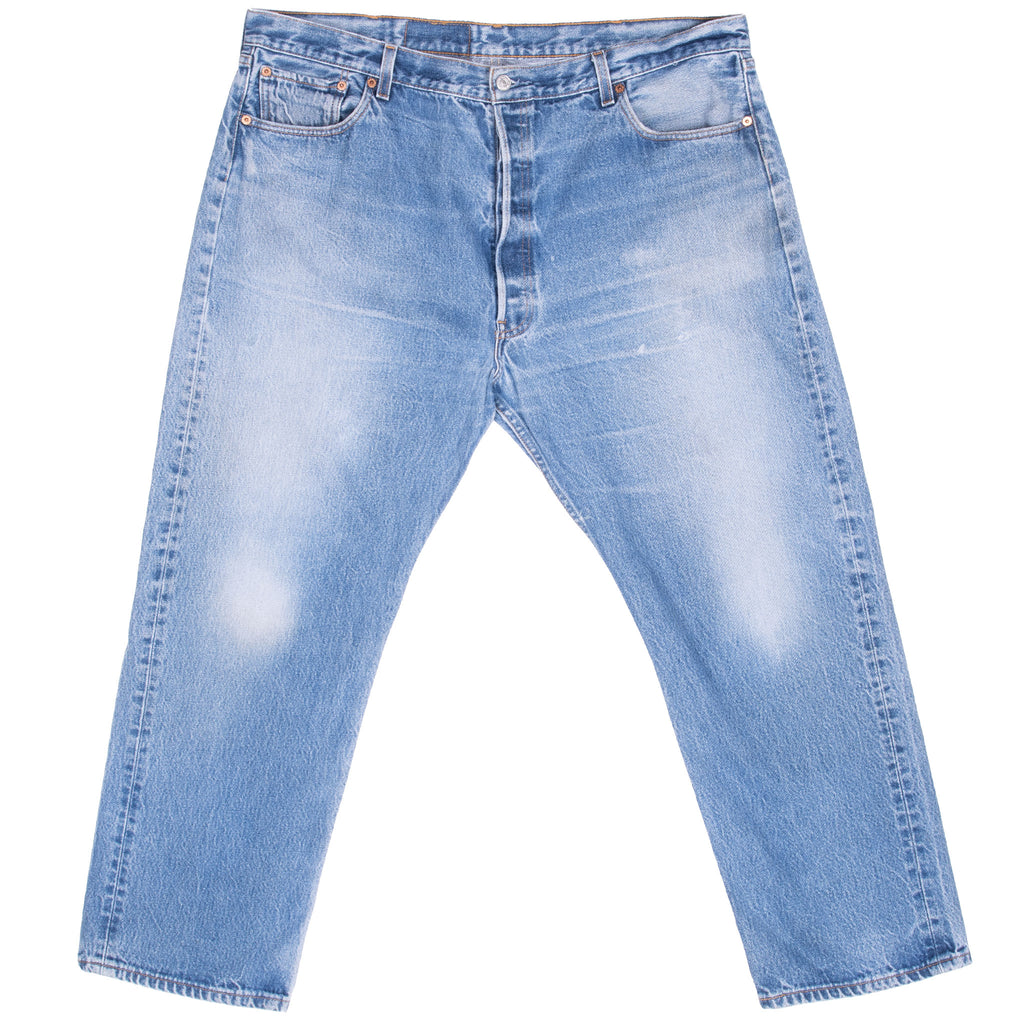 Vintage Levis 501 Indigo Blue Jeans 1990S Size 40X28 With A Beautiful Medium Light Wash And Some Light Whiskers

Size on Tag 44X32 Actual size 40X28

Back Button #190