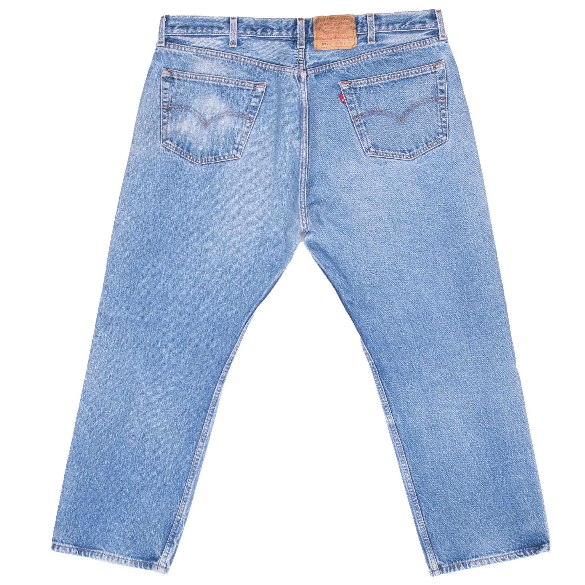 Vintage Levis 501 Indigo Blue Jeans 1990S Size 40X28 With A Beautiful Medium Light Wash And Some Light Whiskers

Size on Tag 44X32 Actual size 40X28

Back Button #190