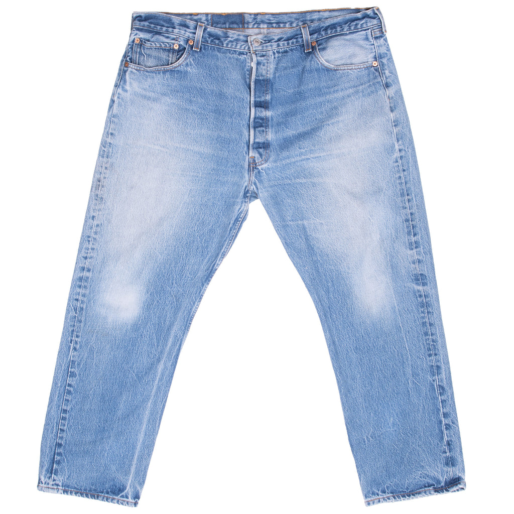 Vintage Levis 501 Indigo Blue Jeans 1990S Size 41X29 Made In USA With A Beautiful Medium Light Wash And Some Light Whiskers

Size on Tag 44X32 Actual size 41X29

Back Button #555
