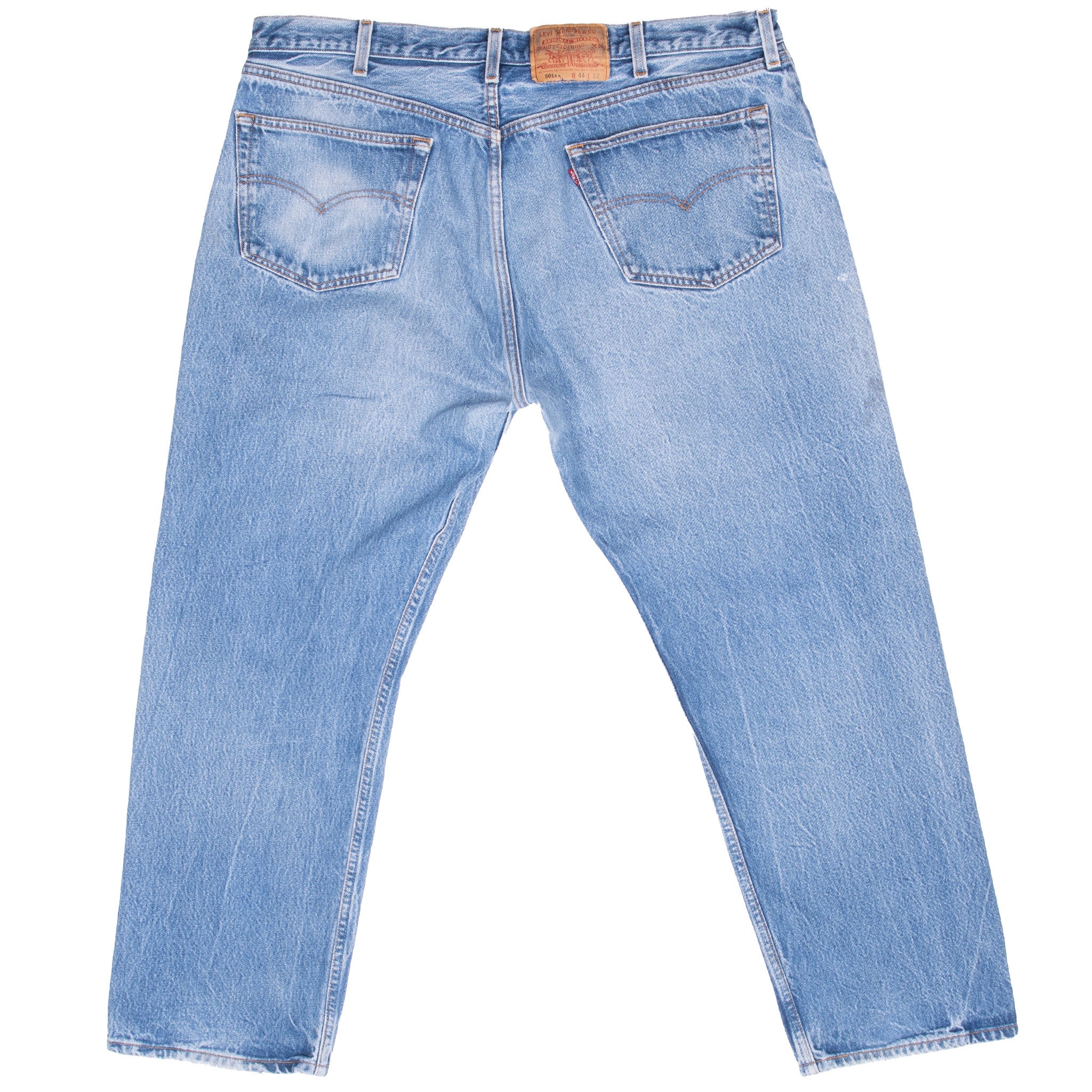 Vintage Levis 501 Indigo Blue Jeans 1990S Size 41X29 Made In USA With A Beautiful Medium Light Wash And Some Light Whiskers

Size on Tag 44X32 Actual size 41X29

Back Button #555