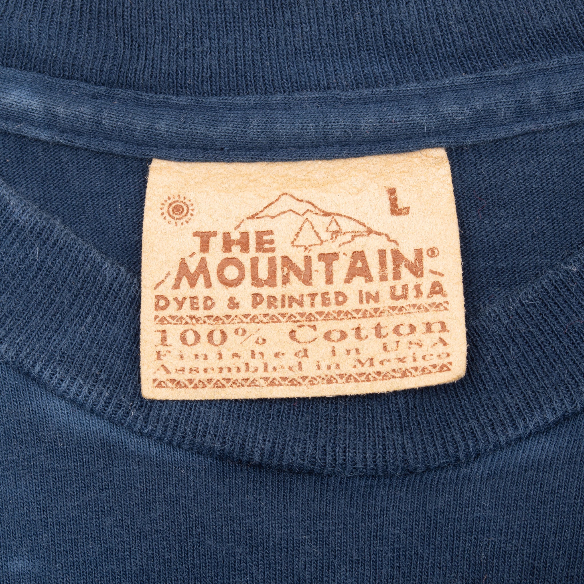 VINTAGE THE MOUNTAIN ANIMAL PRINT MOON WOLF LONG SLEEVE TEE SHIRT 2002 LARGE