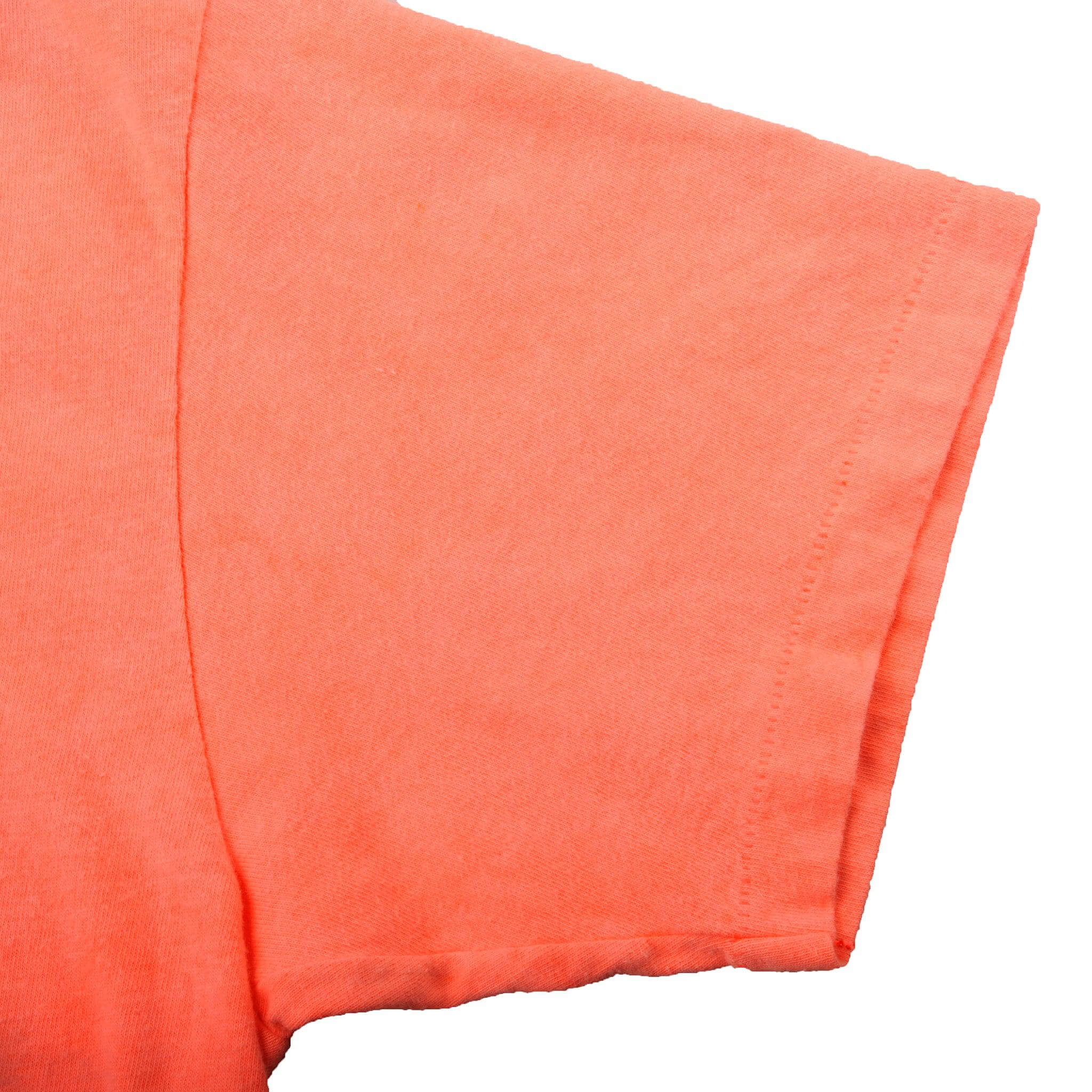 Vintage Nascar Alan Kulwicki Hooters Race Team Tee Shirt 1990s Size M With Single Stitch Sleeves. Made in USA