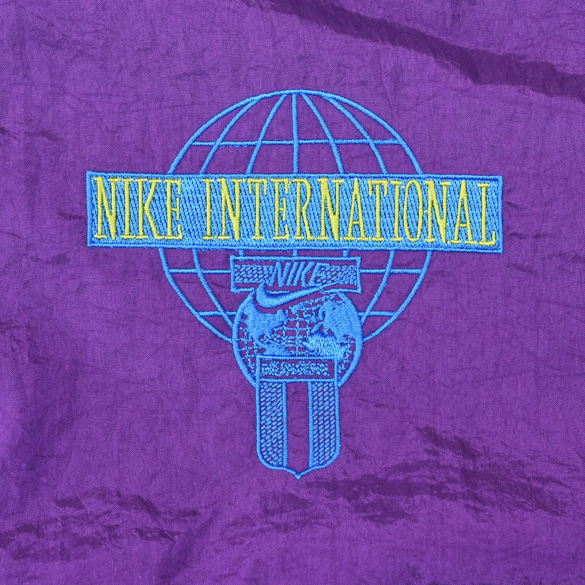 Nike International globe logo embroidery on purple back