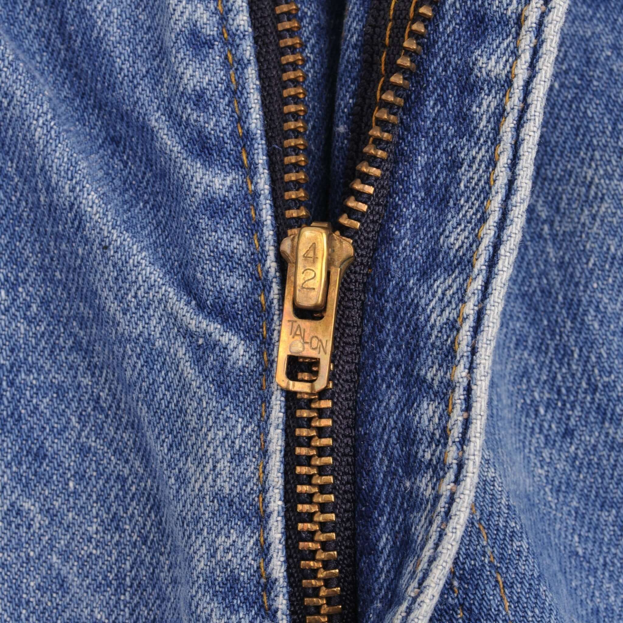 Beautiful Indigo Levis 505 Jeans Made in USA with a medium blue wash and a nice contrast between medium and light blue.  Size on Tag 32X29  Back Button #650