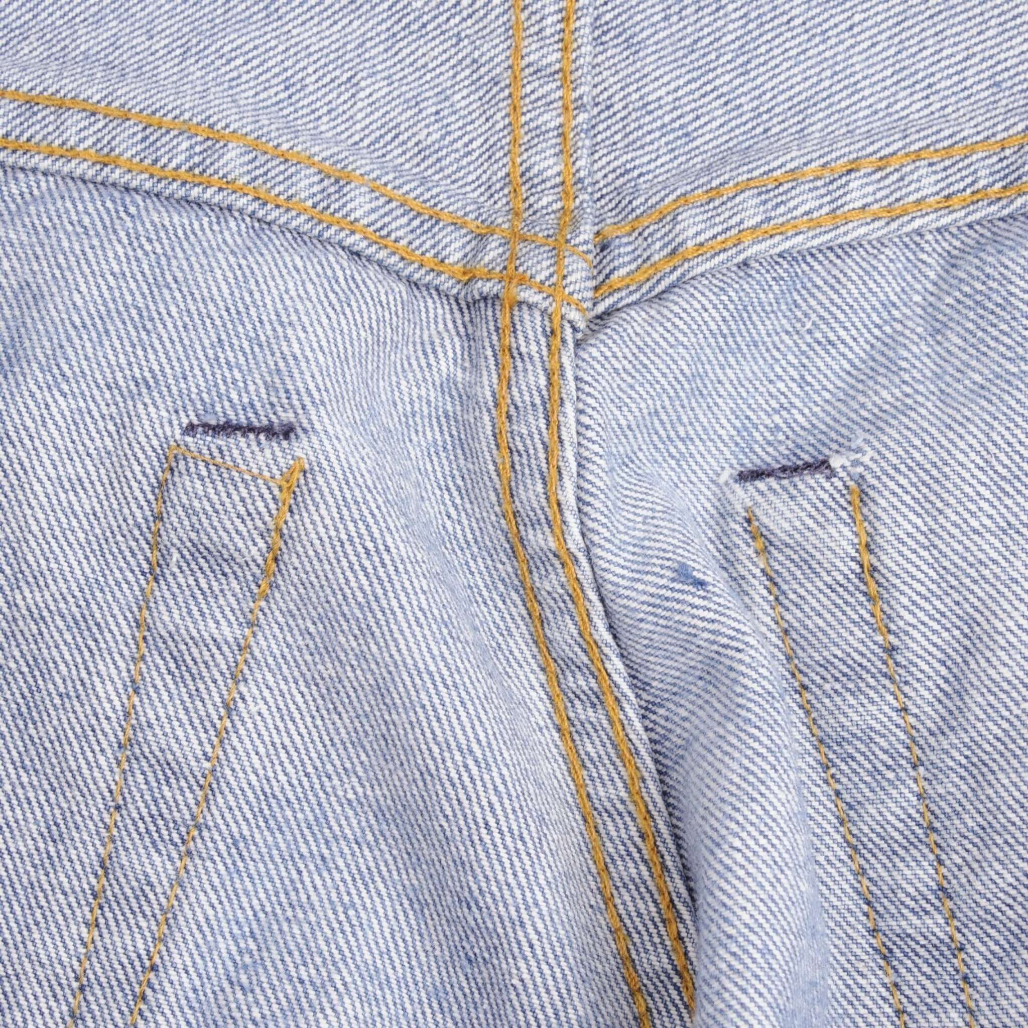 Beautiful Indigo Levis 505 Jeans Made in USA with a medium blue wash and a nice contrast between medium and light blue.  Size on Tag 32X29  Back Button #650