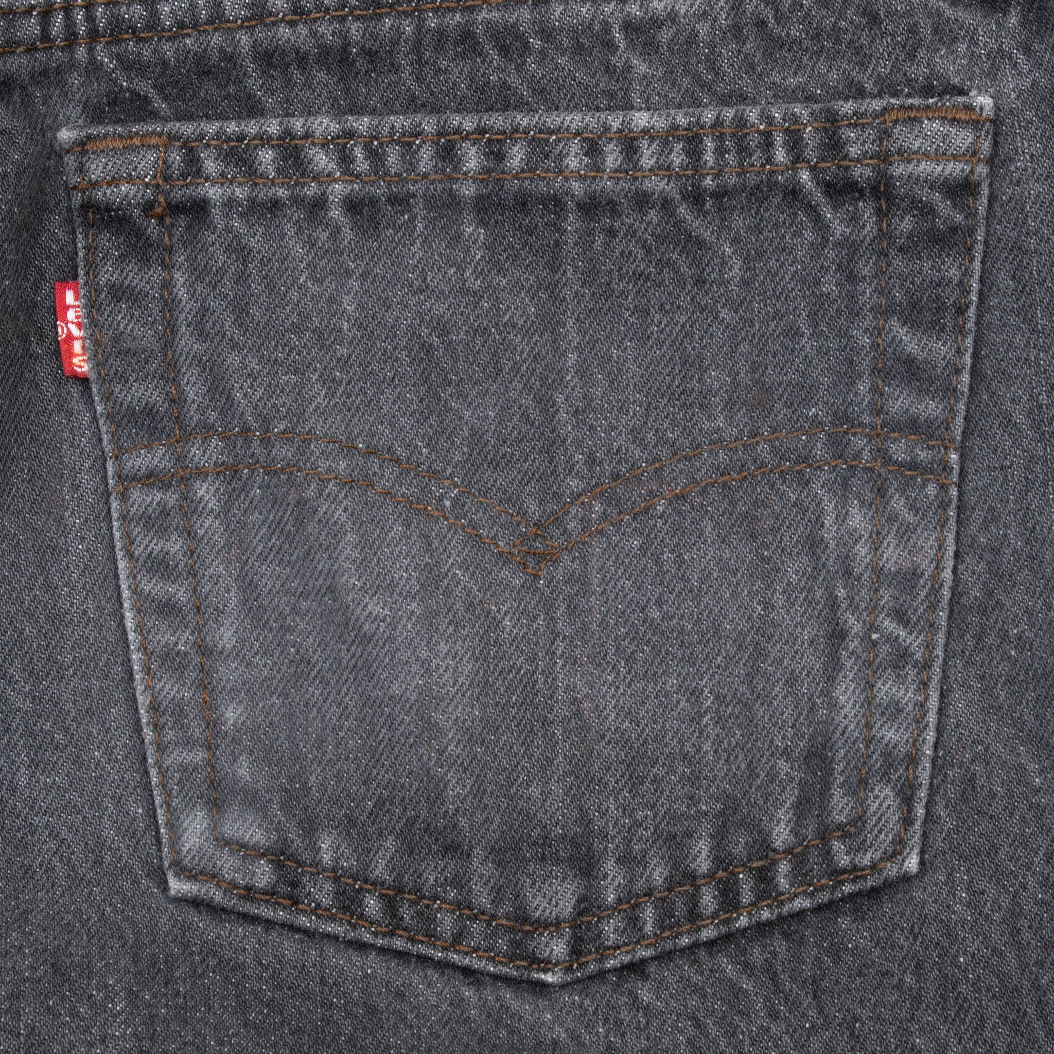 Beautiful Vintage Black Levis 501 Jeans 1980S Size 35X34 Made in USA

Size on Tag 30X34 Actual Size 29X32

Back Button #524