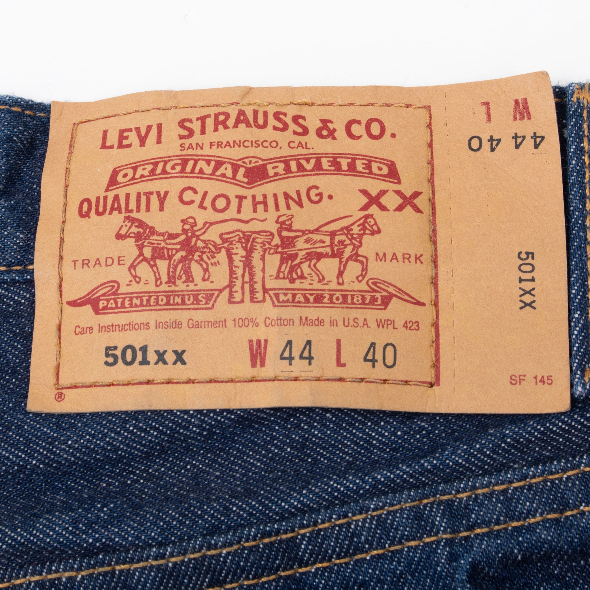 Beautiful Vintage Indigo Levis 501 Jeans 1990S Made in USA with Very Dark Wash

Size on Tag 44X37

Actual Size 42X37

Back Button #555