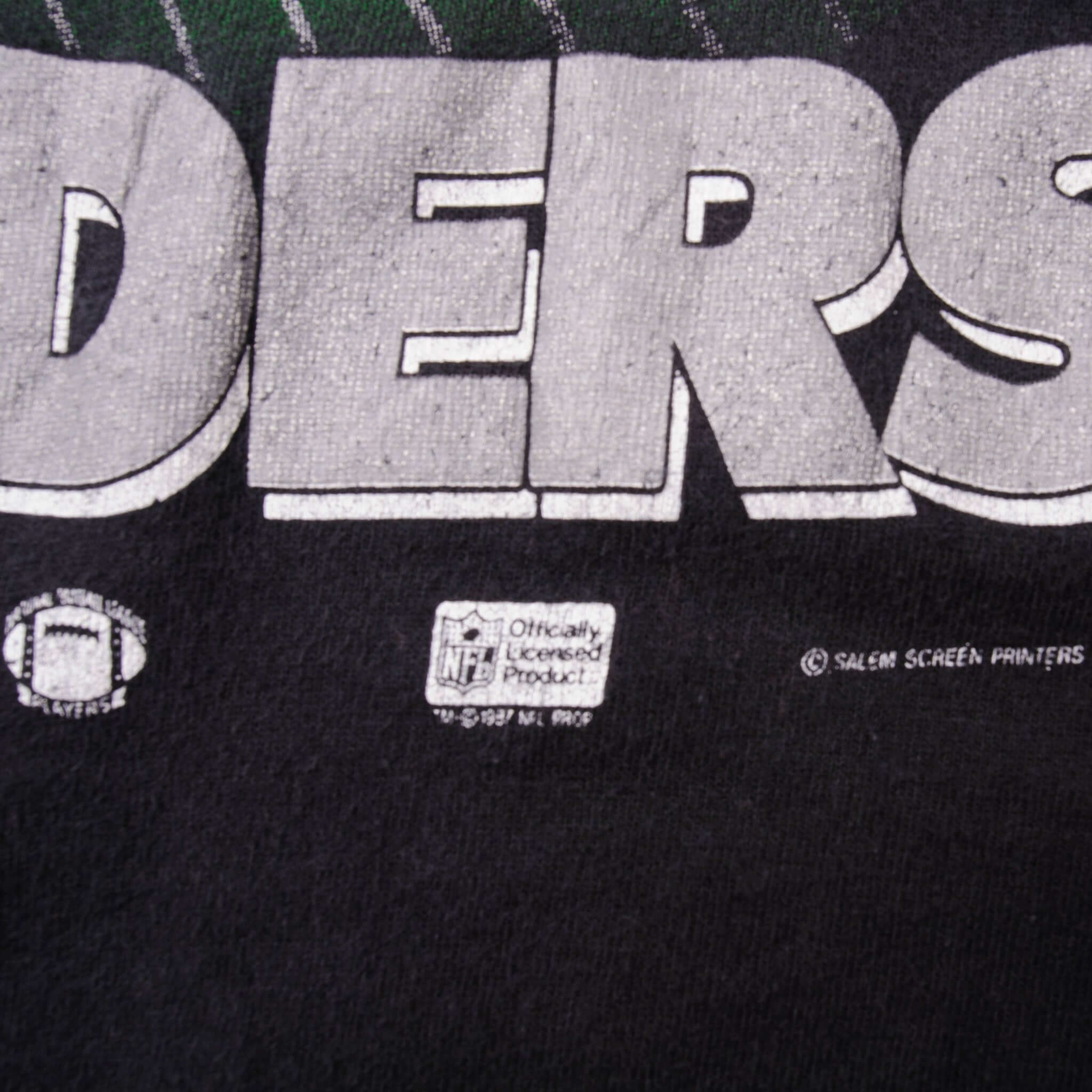 Vintage NFL Los Angeles Las Vegas Raiders Salem Sportswear Tee Shirt 1990 Size Medium Made in USA With Single Stitch Sleeves.