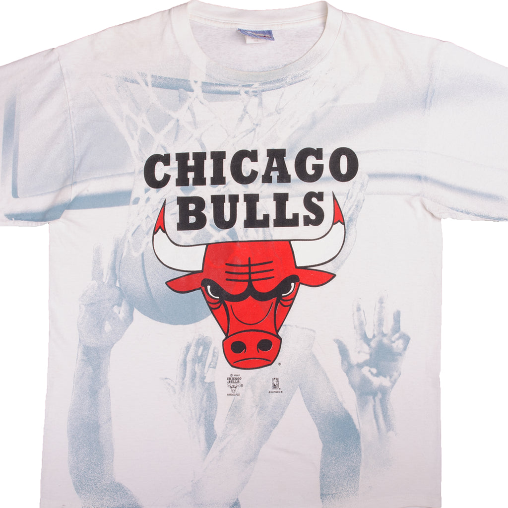 VINTAGE ALL OVER PRINT NBA CHICAGO BULLS TEE SHIRT 1990s SIZE LARGE MA –  Vintage rare usa